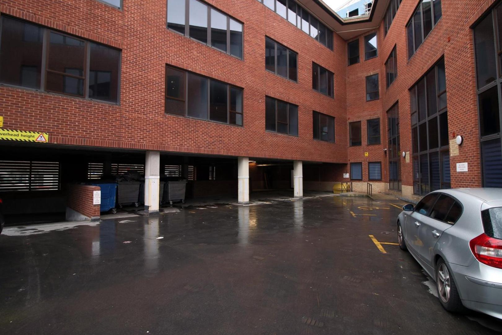 2 Bedroom With Free Parking Суиндон Экстерьер фото