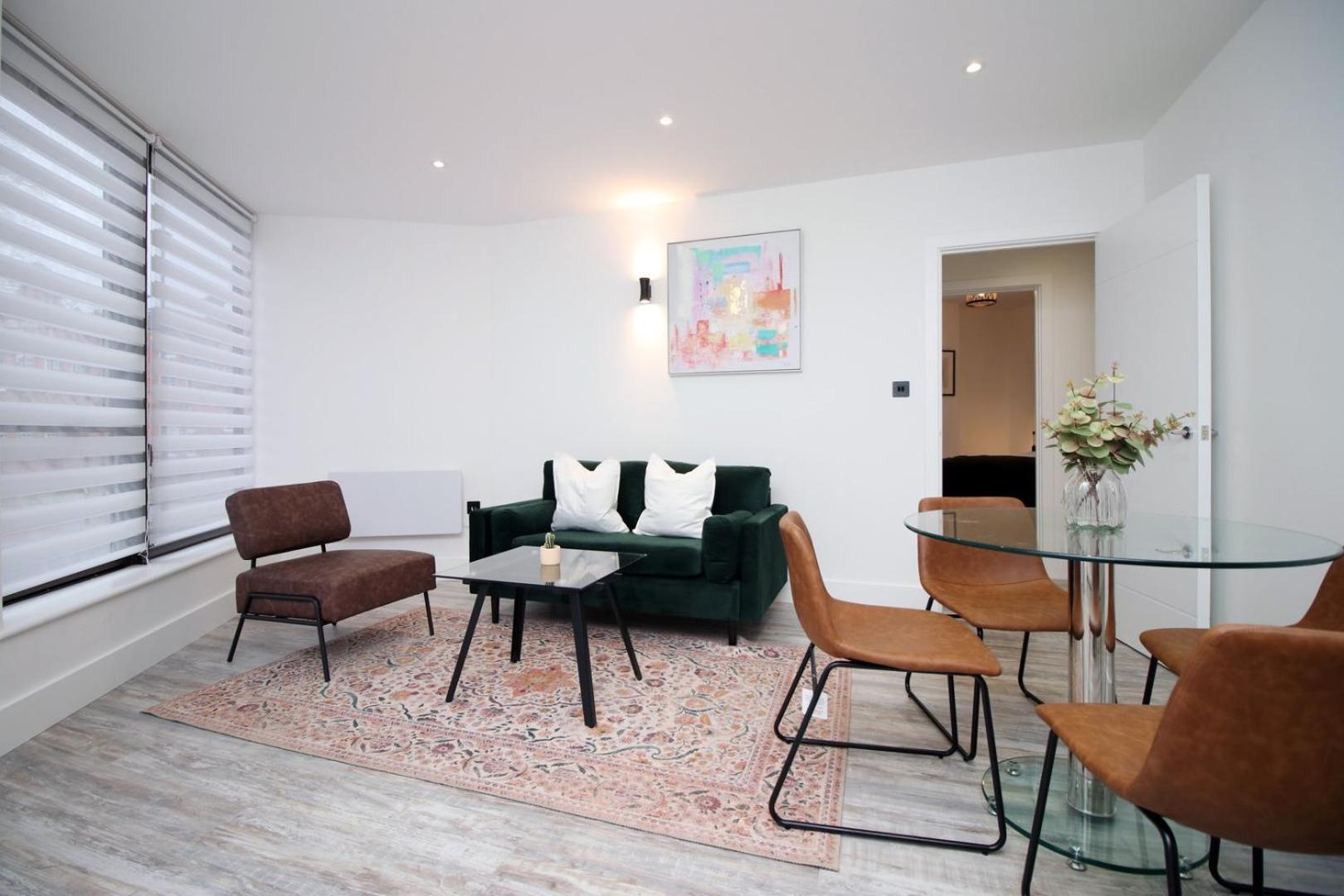 2 Bedroom With Free Parking Суиндон Экстерьер фото