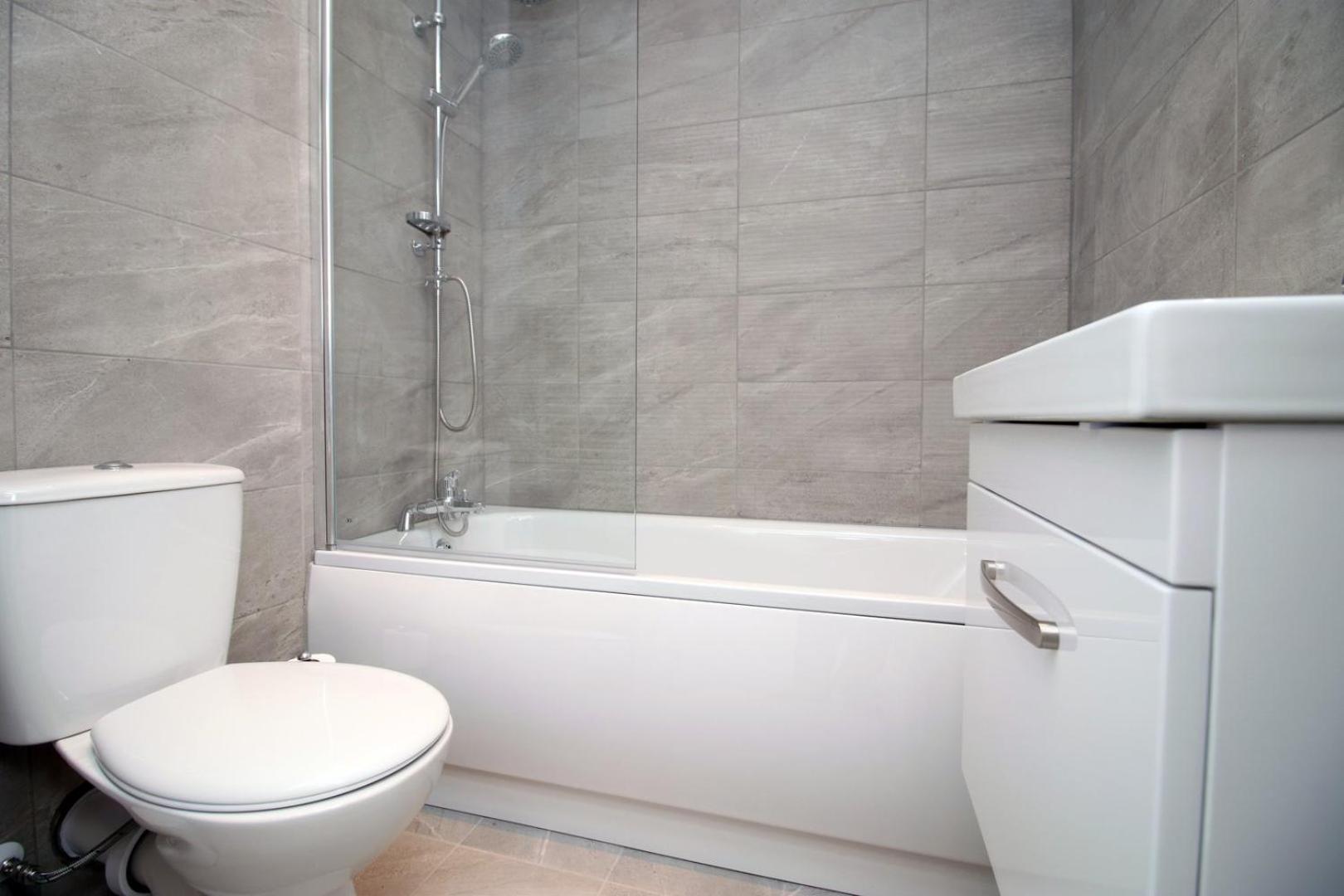 2 Bedroom With Free Parking Суиндон Экстерьер фото