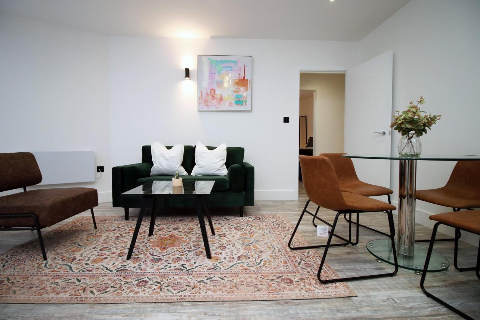 2 Bedroom With Free Parking Суиндон Экстерьер фото
