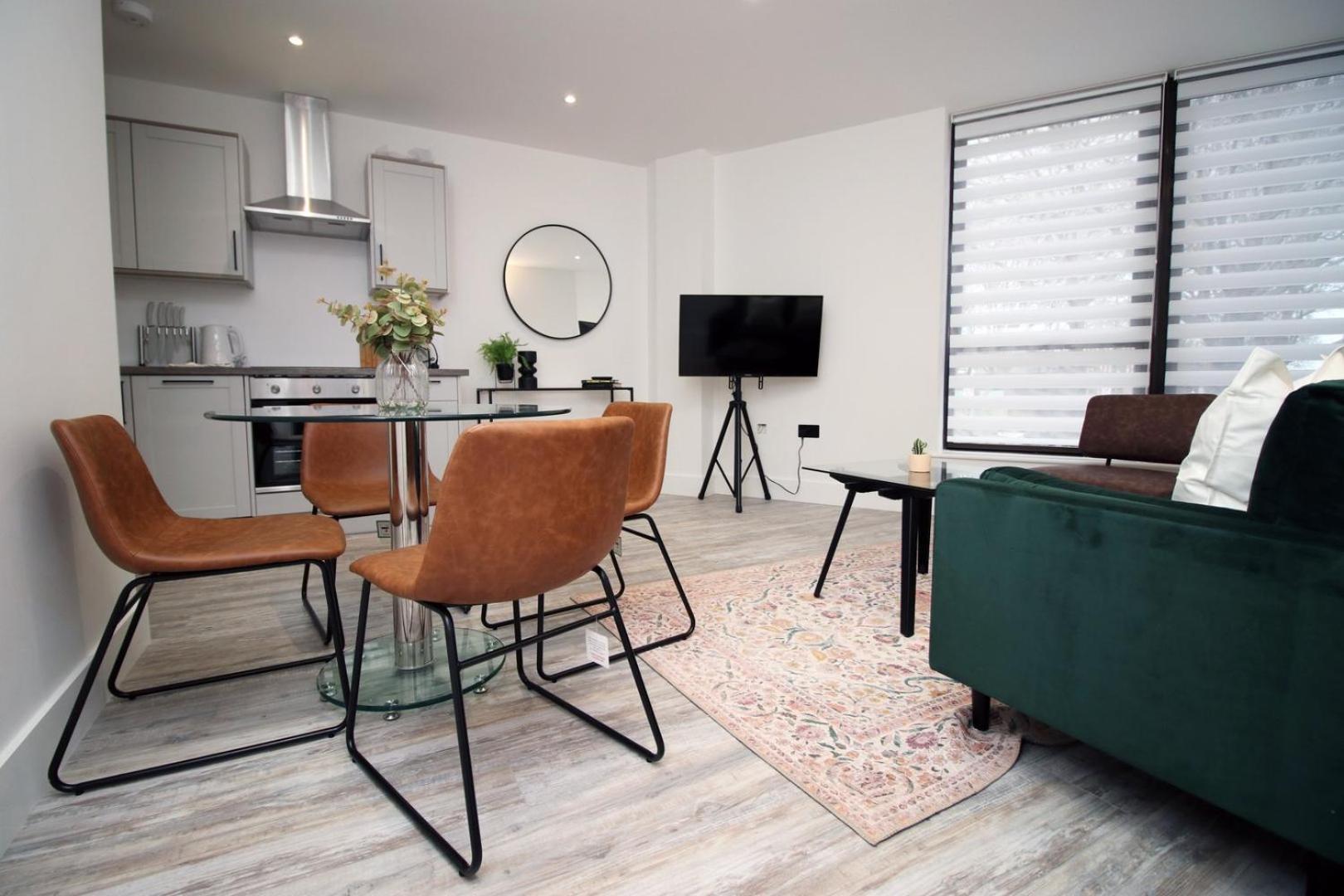2 Bedroom With Free Parking Суиндон Экстерьер фото